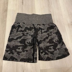 NVGTN camo bike shorts